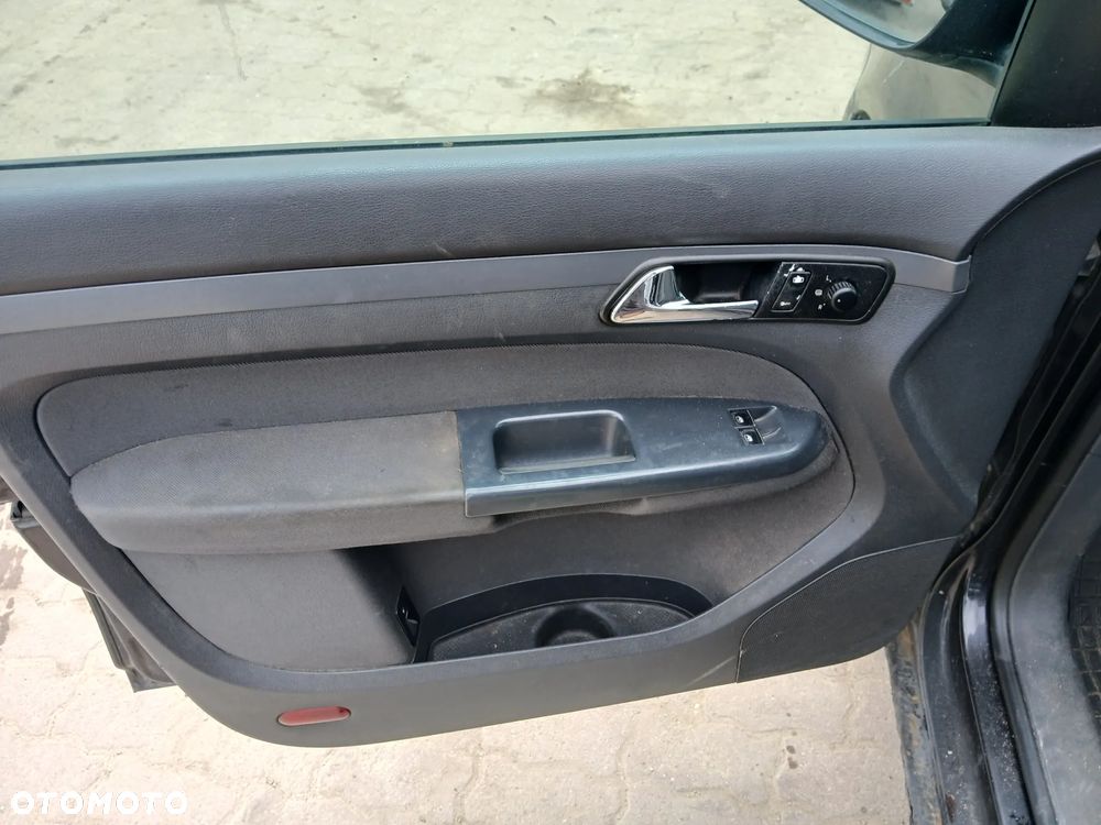 volkswagen touran 2004 fotel fotele kanapa deska kokpit podsufitka boczek boczki klamka podłokietnik - 2