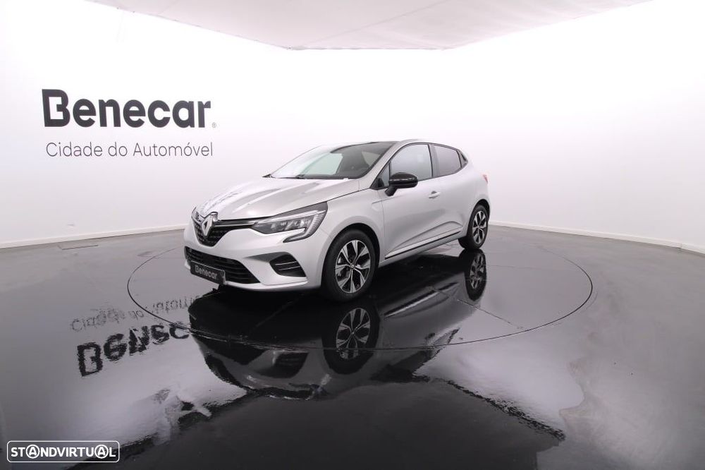 Usado Renault Clio 2023 - 20 900 EUR, 51 651 km - Standvirtual.com