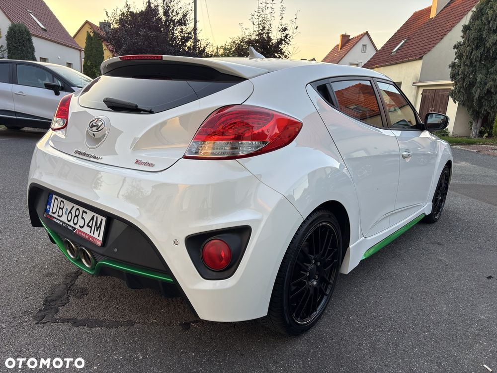 Hyundai Veloster - 4