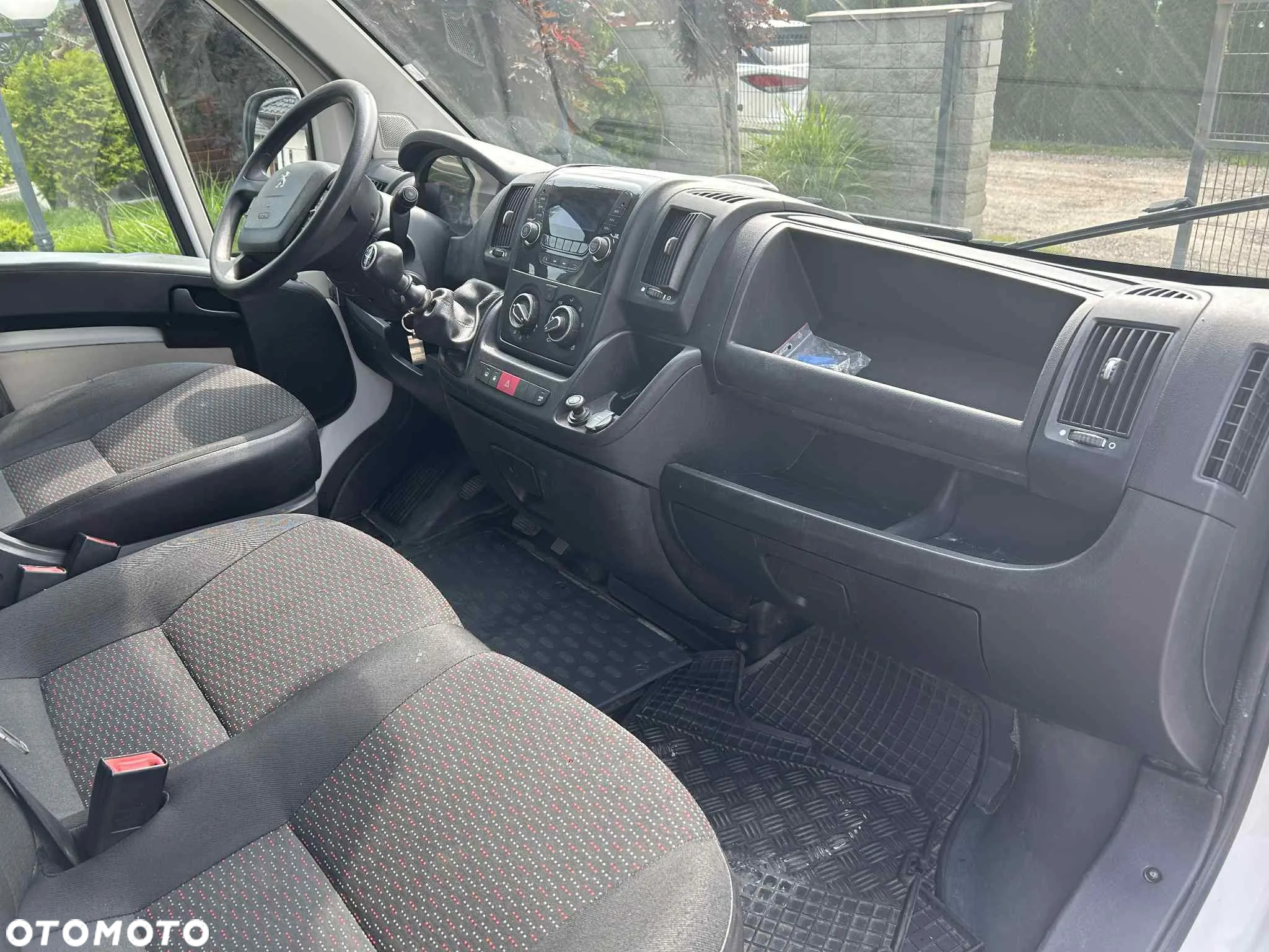 Peugeot Boxer 9 osób - 6