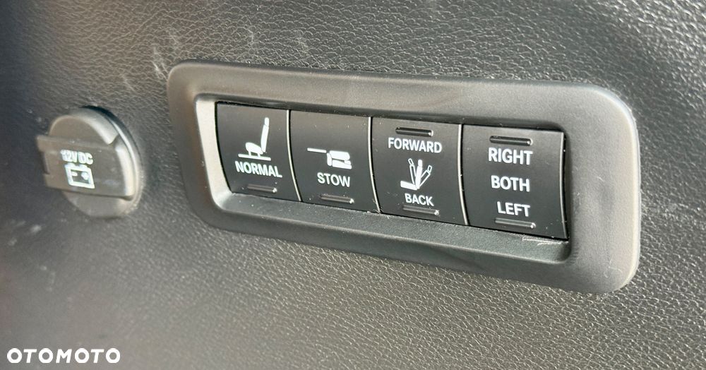 Chrysler Pacifica - 32