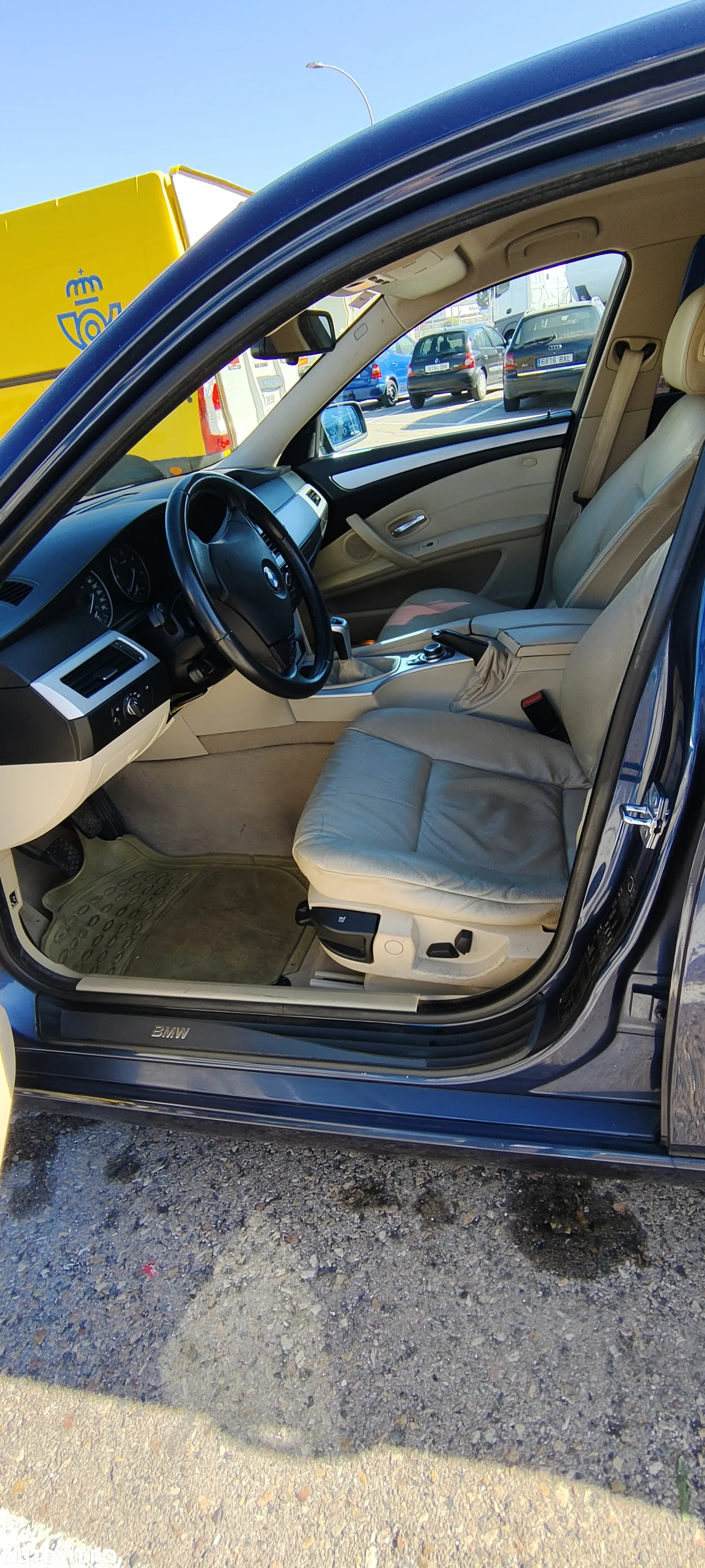 BMW Seria 5 525d xDrive - 12