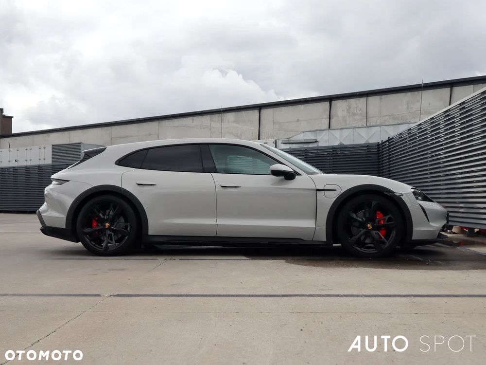 Porsche Taycan 4S - 11