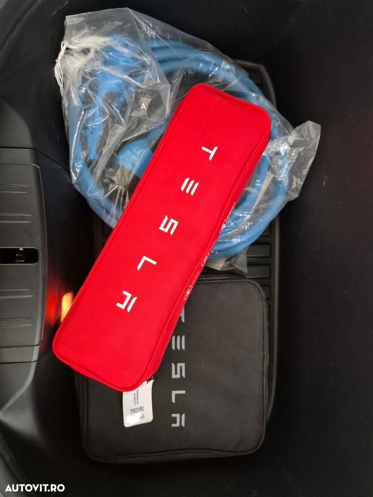 Tesla Model 3 Langstreckenbatterie Allradantrieb Dual Motor - 28
