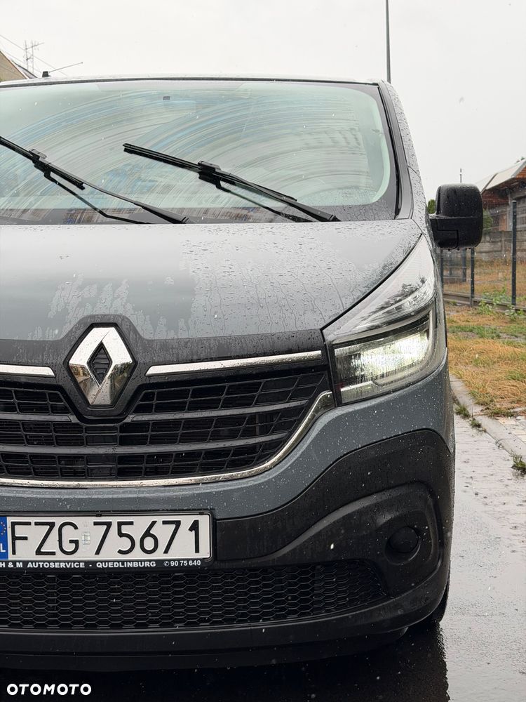 Renault Trafic 2.0 dCi EDC - 9