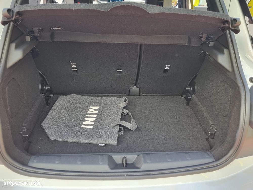 MINI 5 Portas Cooper Premium Plus JCW Auto - 34