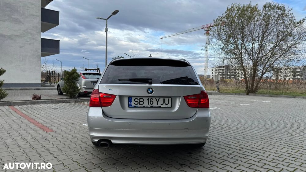 BMW Seria 3 320d DPF Touring Aut. - 4