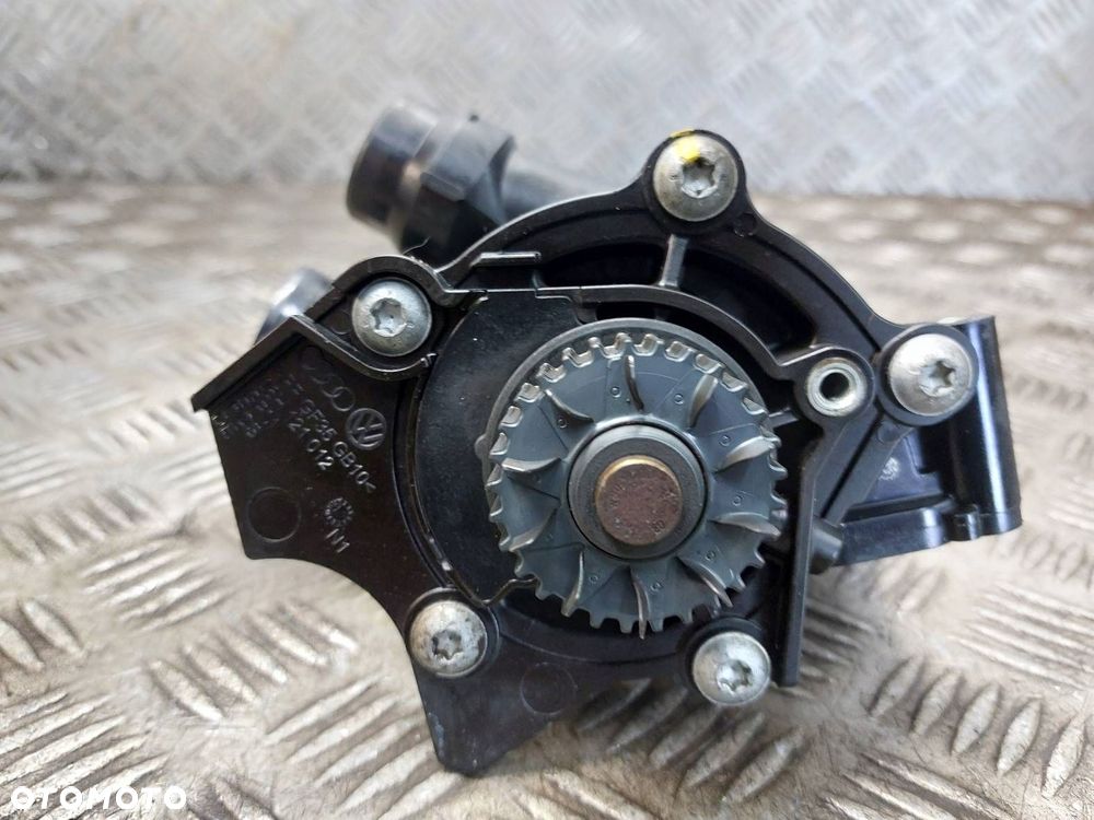 POMPA WODY AUDI A4 B8 1.8 TFSI 06H121012 - 4