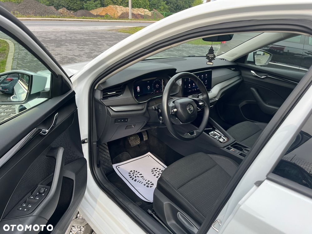 Skoda Octavia Combi 2.0 TDI DSG Exclusive Plus - 19