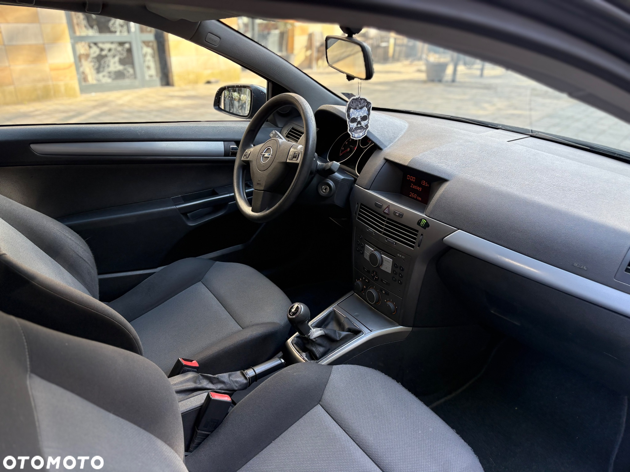 Opel Astra GTC 1.6 - 17