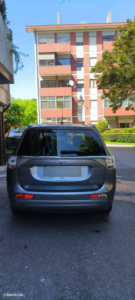 Mitsubishi Outlander 2.0 MIVEC Instyle Navi+ - 14