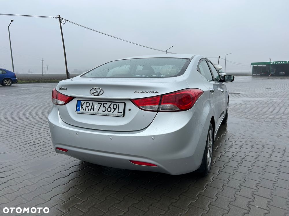 Hyundai Elantra 1.6 Comfort - 4