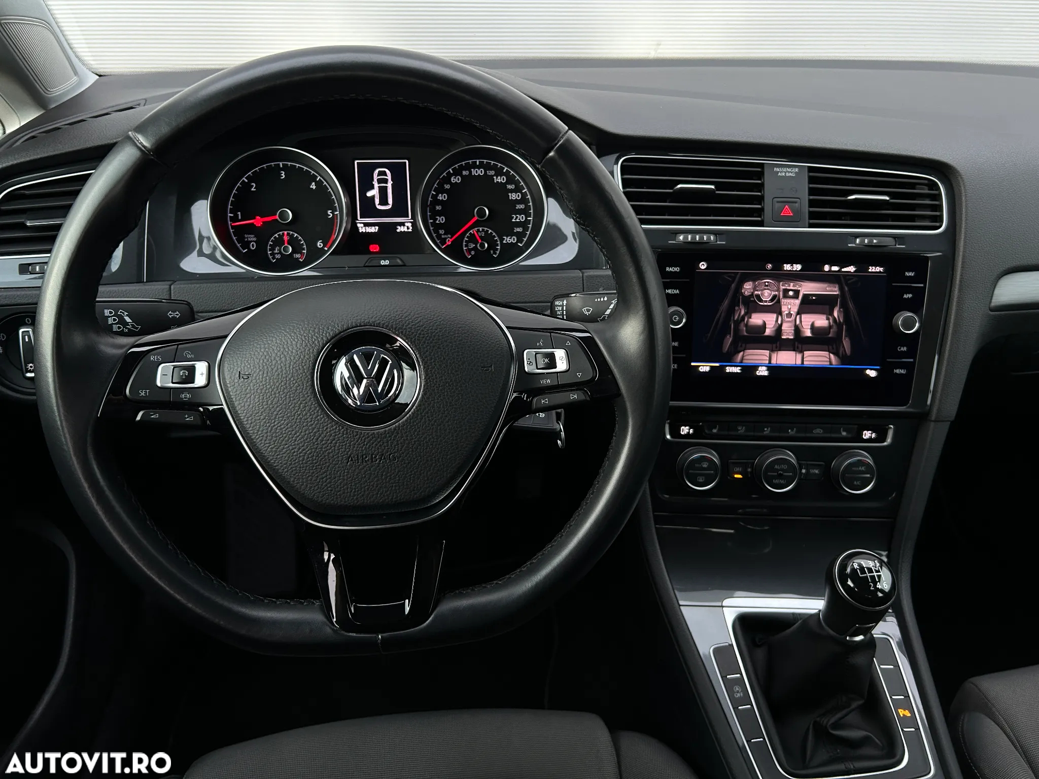 Volkswagen Golf 2.0 TDI SCR Comfortline - 11