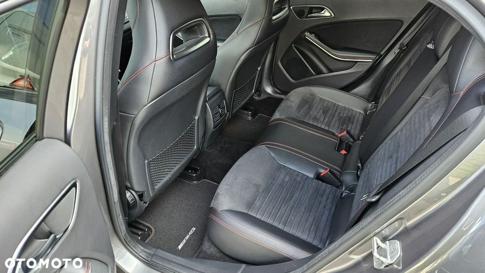 Mercedes-Benz GLA 250 4-Matic AMG Line - 22