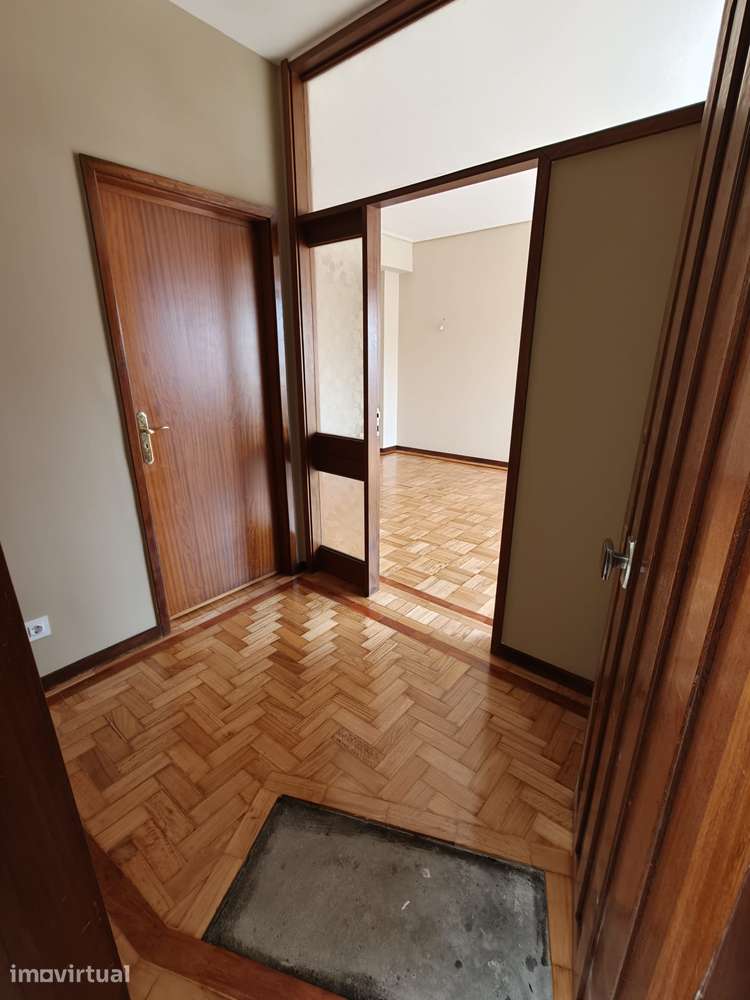 T2 moderno com varanda e terraço no Porto - Grande imagem: 4/23