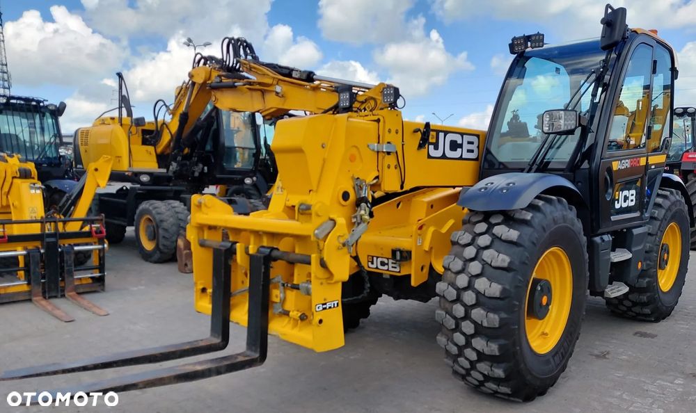 JCB 560-80 Agri Pro - 2