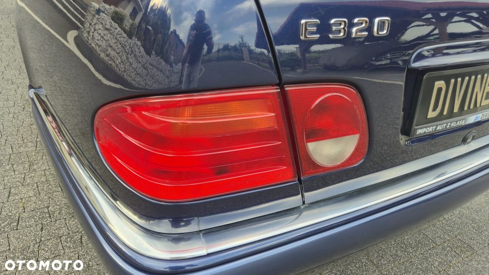 Mercedes-Benz Klasa E 320 Elegance - 13