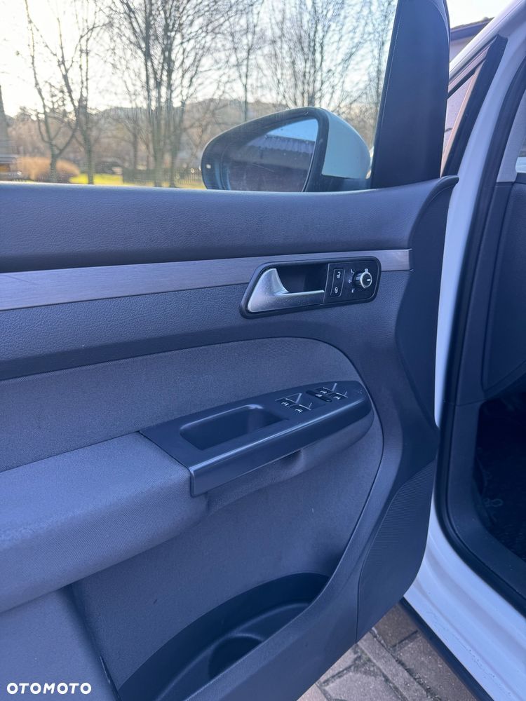 Volkswagen Touran - 11