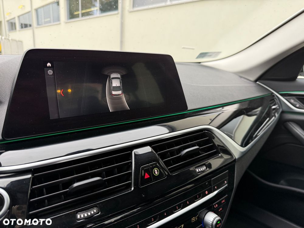 BMW Seria 5 530e iPerformance xDrive Sport Line sport - 34
