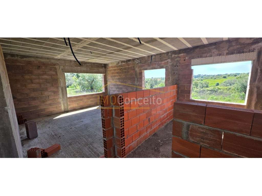 Moradia Térrea para terminar de construir - Grande imagem: 4/10