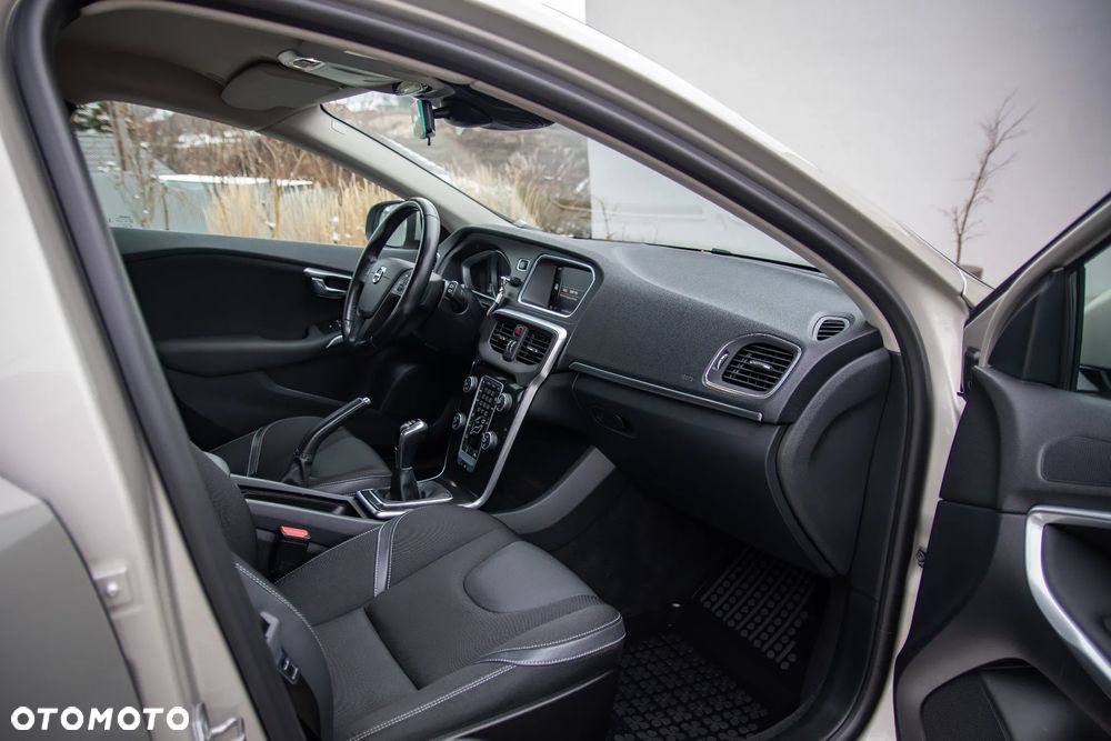 Volvo V40 D2 Kinetic - 23