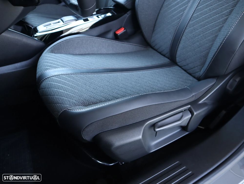 Peugeot 2008 1.2 Hybrid Allure e-DCS6 - 27