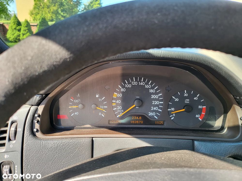 Mercedes-Benz Klasa E 250 TD Elegance - 7