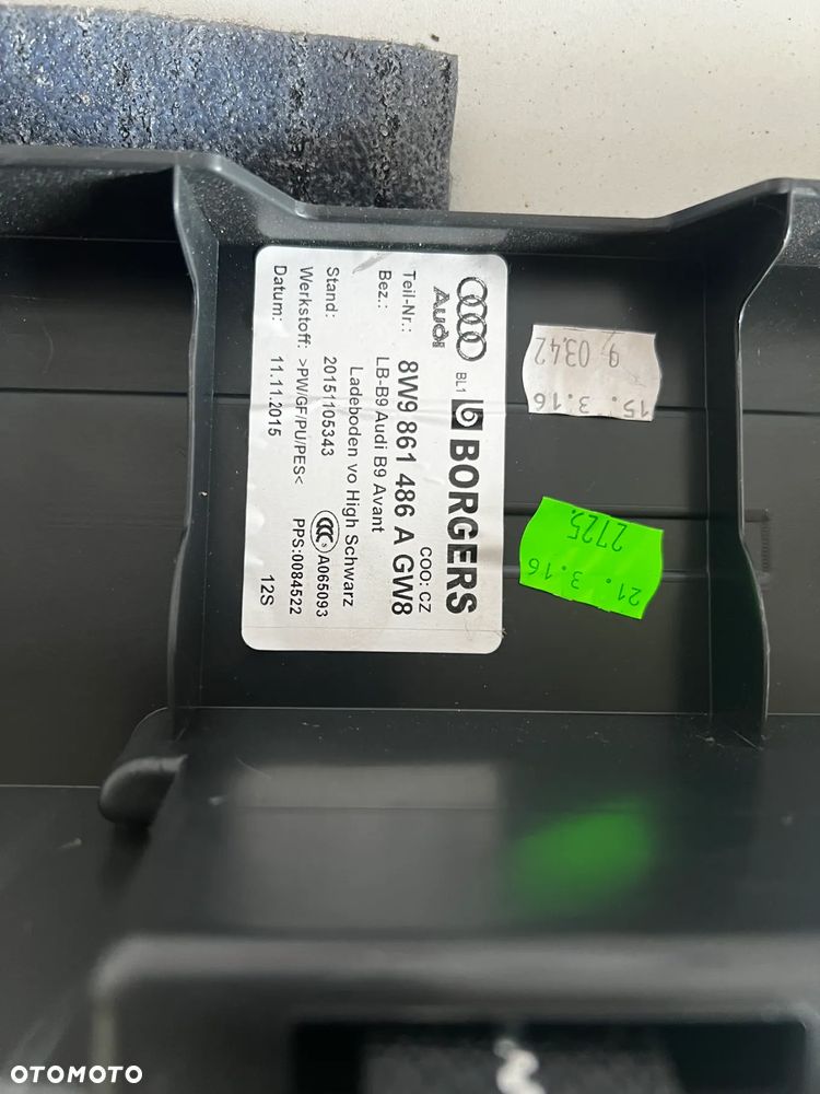 AUDI A4 B9 8W KOMBI AVANT WKŁAD BAGAŻNIKA LEWAREK KLUCZ UCHO 8W9861486A - 4