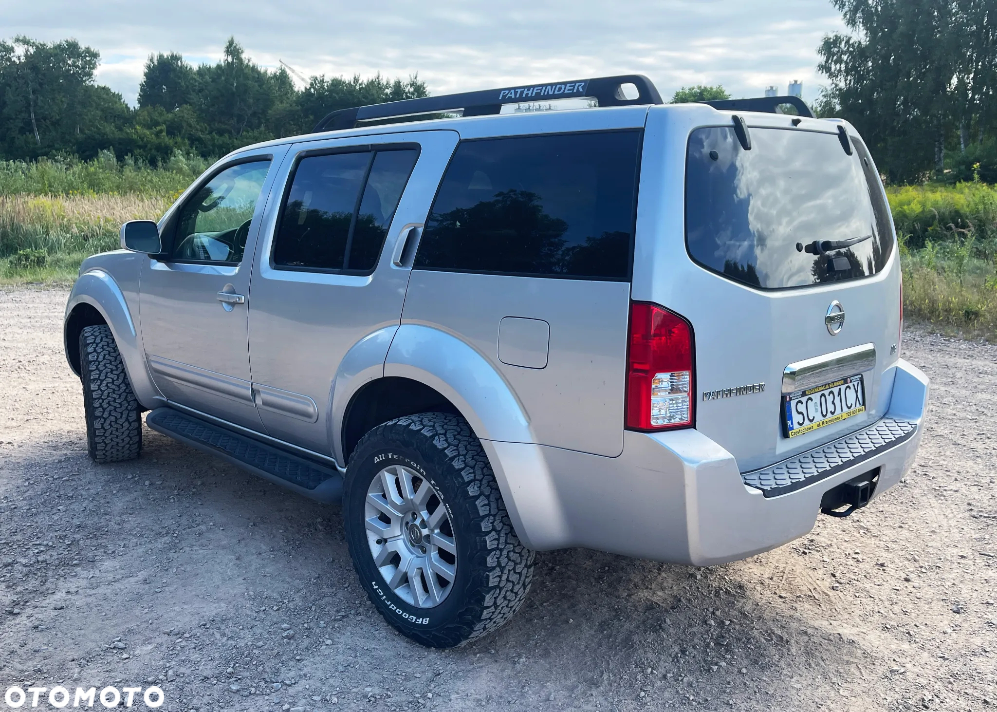 Nissan Pathfinder 4.0 V6 LE - 8