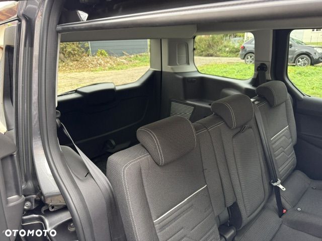 Ford Tourneo Connect Grand - 13