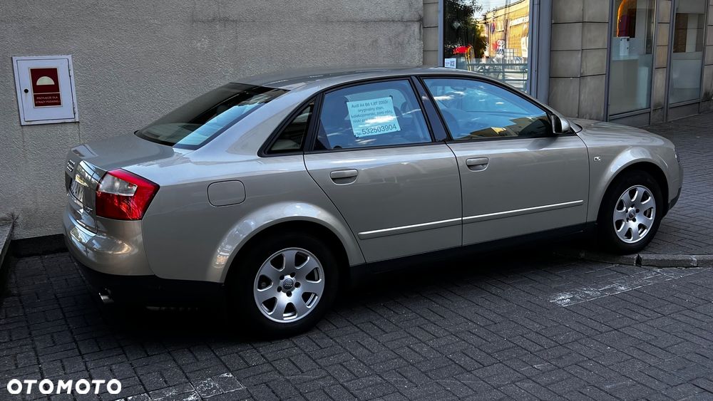 Audi A4 Limousine - 8