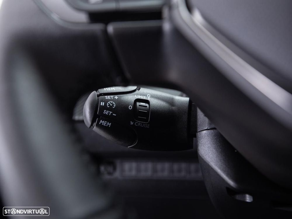 Peugeot 2008 1.2 PureTech Active — fotografia 13