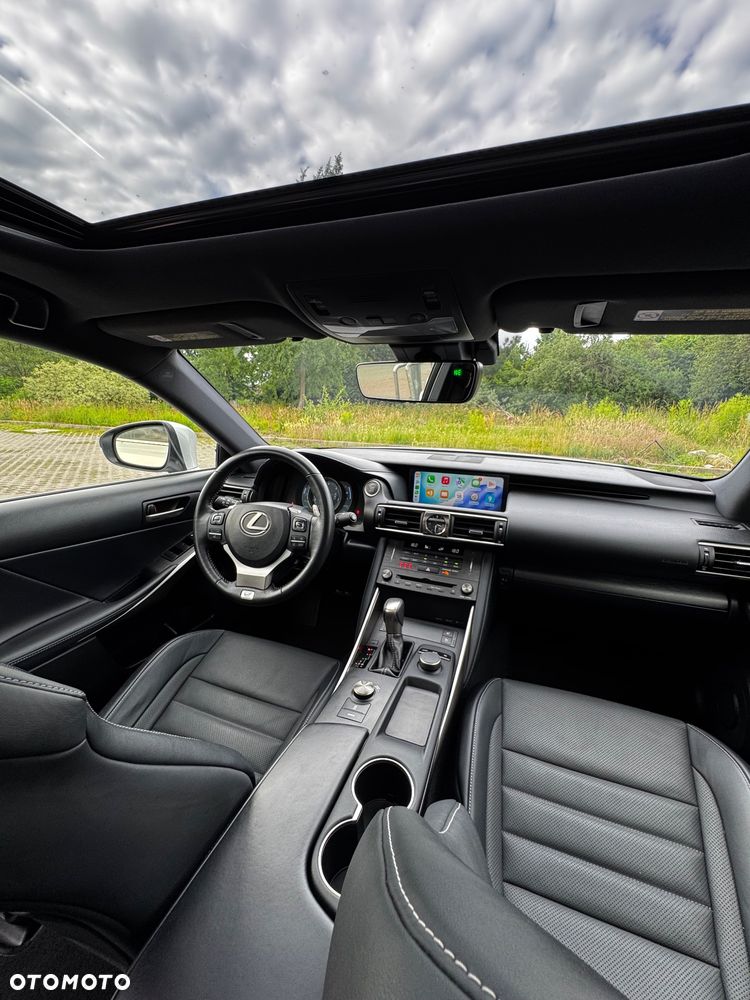 Lexus IS 200t / 300 F Sport - 12