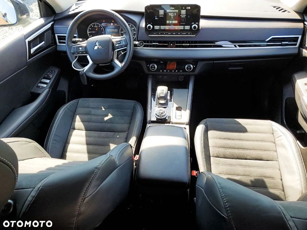 Mitsubishi Outlander - 8