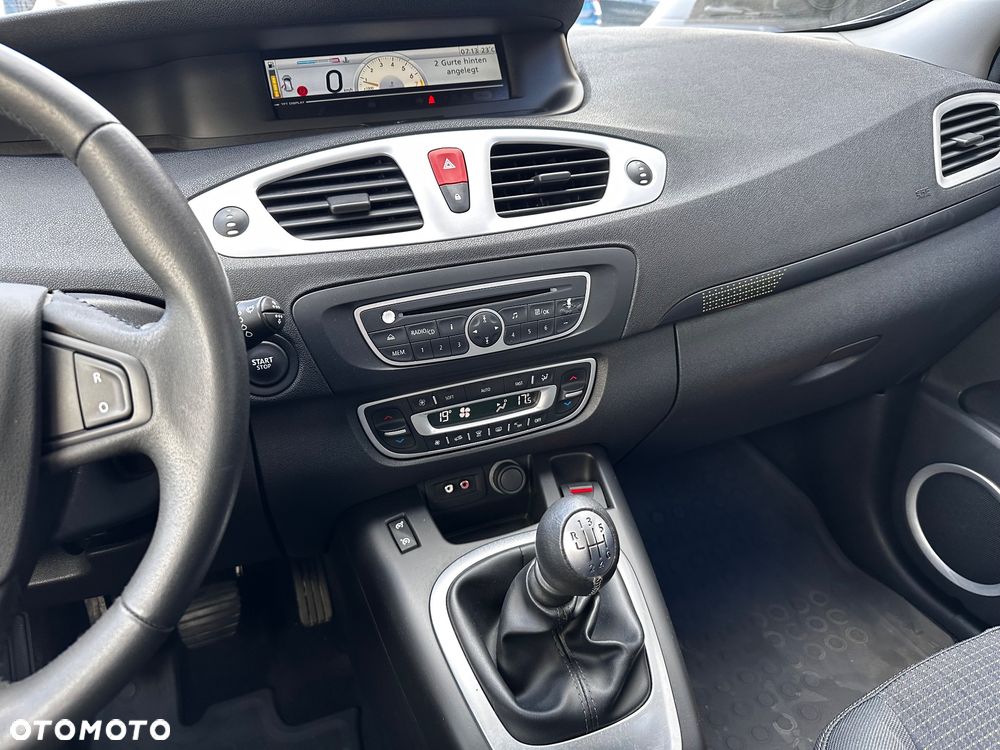 Renault Scenic 1.6 16V 110 Authentique - 19