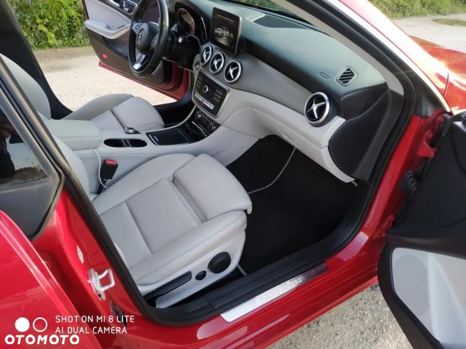 Mercedes-Benz CLA 200 7G-DCT Urban - 11