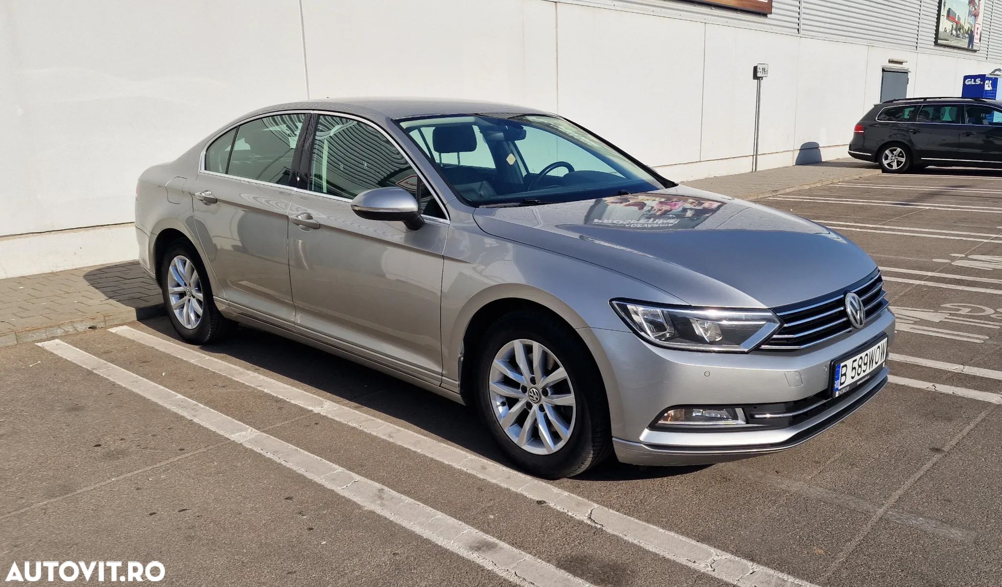Volkswagen Passat - 1
