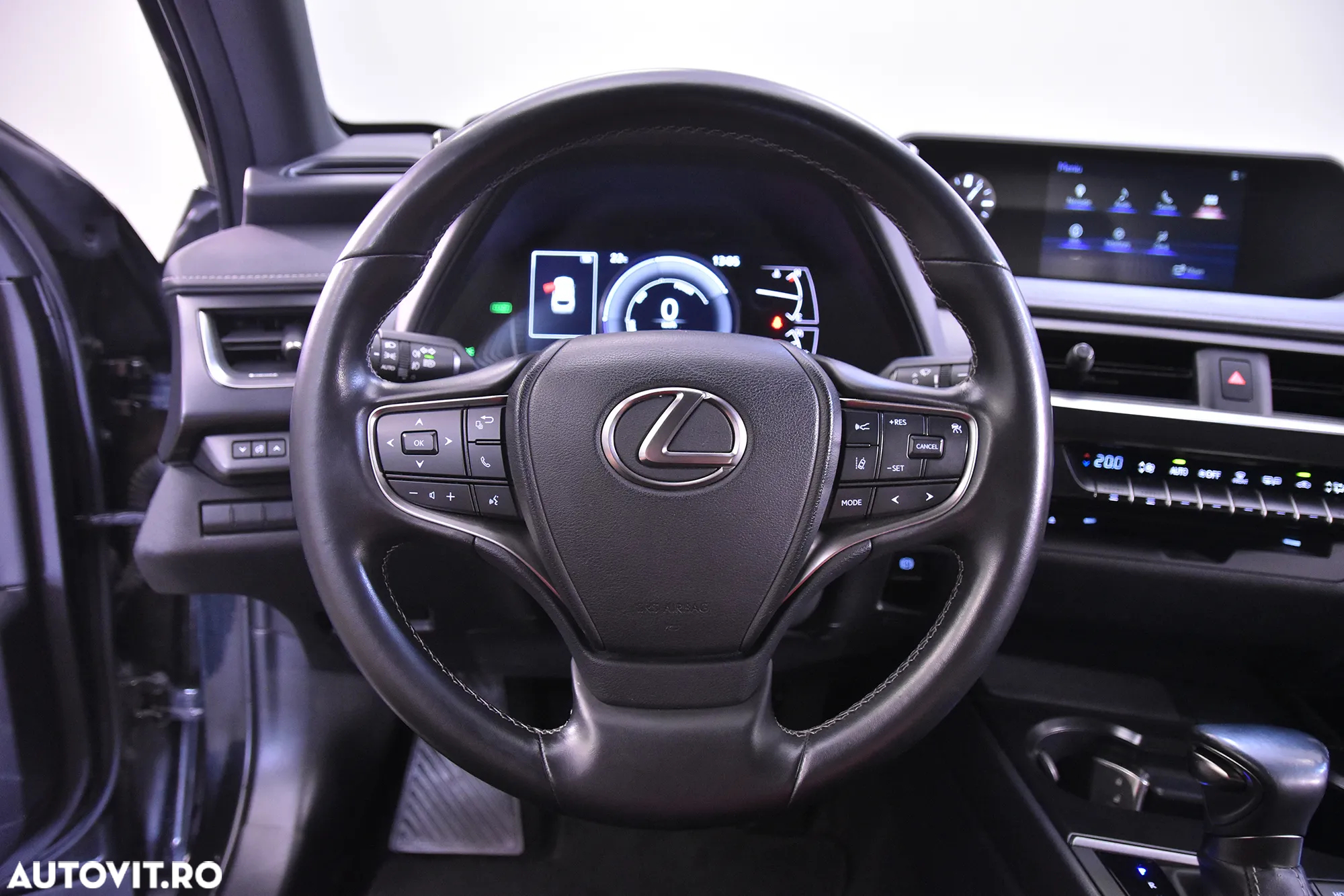 Lexus UX 250h - 16