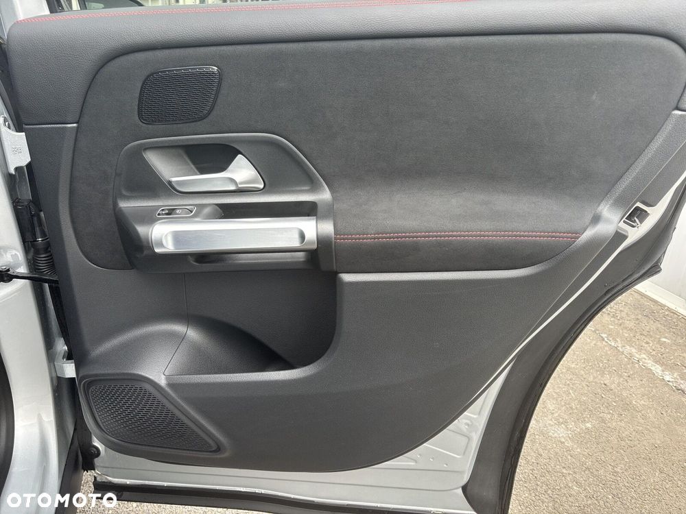 Mercedes-Benz GLB - 23