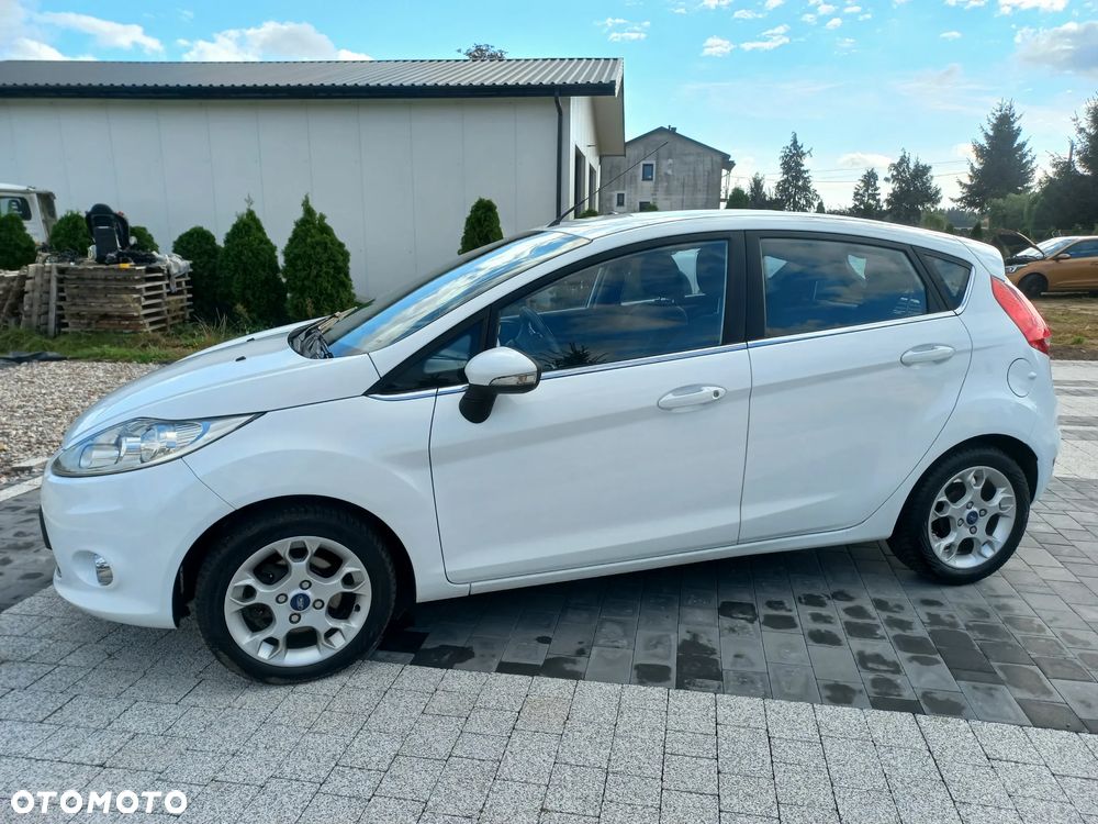 Ford Fiesta 2012 photo 2