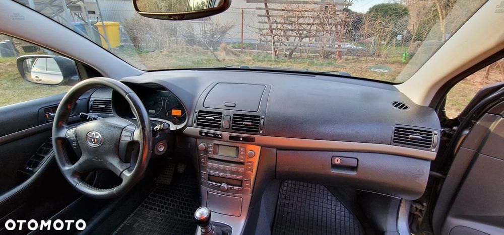 Toyota Avensis - 12