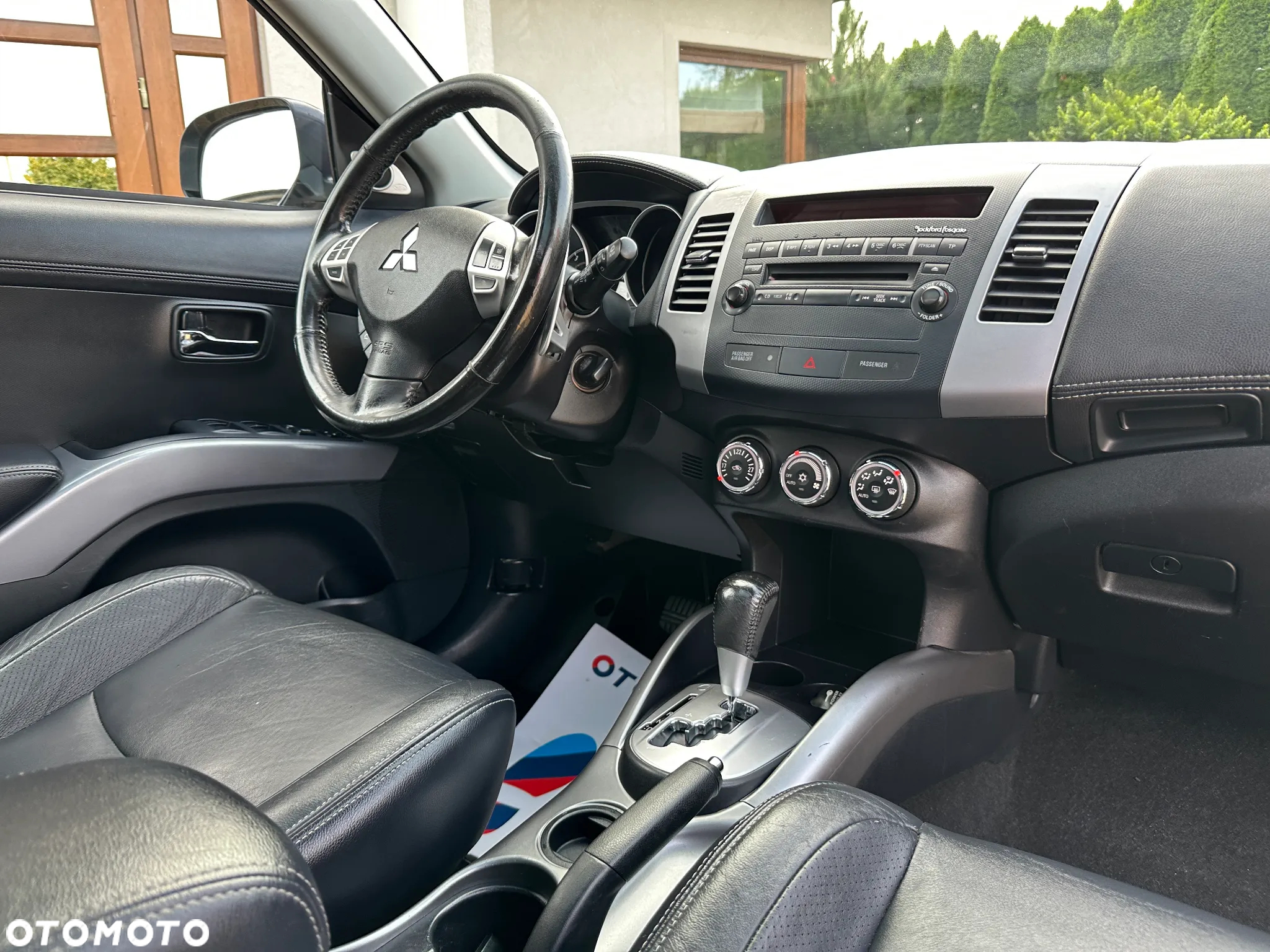 Mitsubishi Outlander - 24