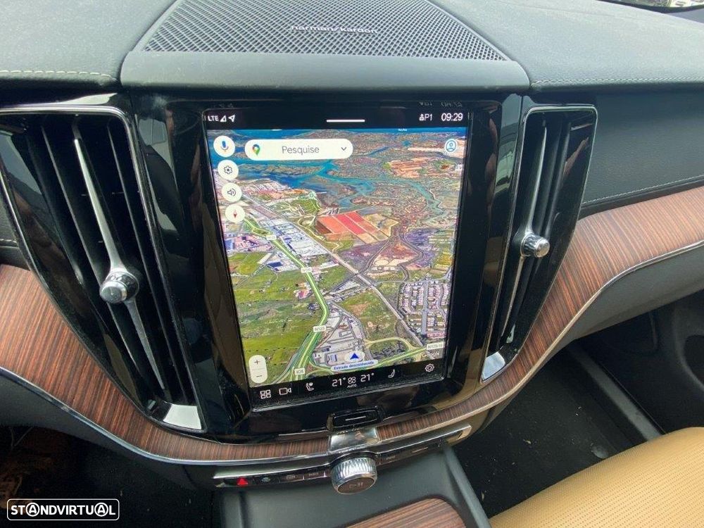 Volvo XC 60 2.0 T6 PHEV Ultra Bright - 18