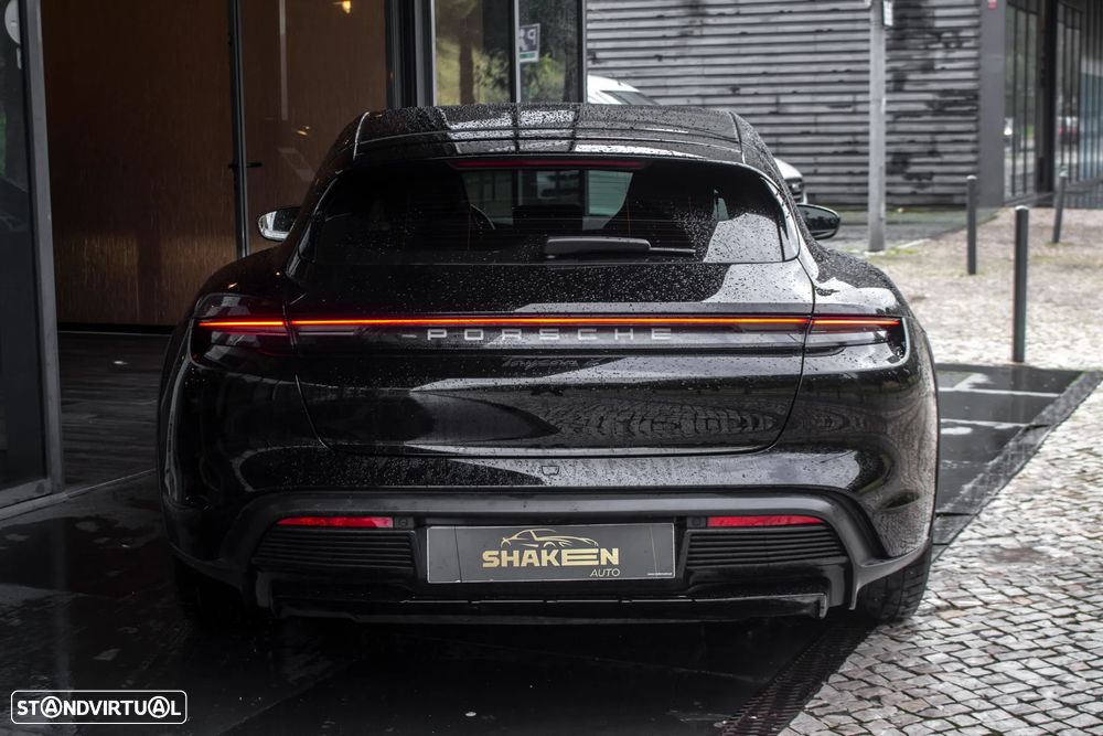 Porsche Taycan Cross Turismo 4 - 11