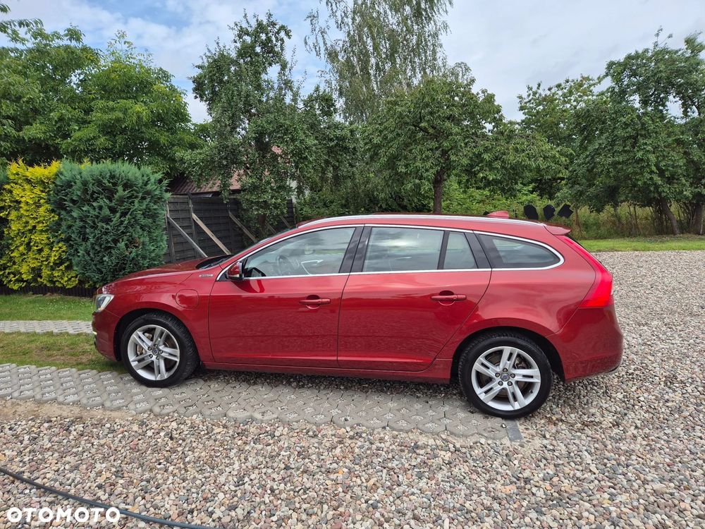 Volvo V60 D6 AWD Plug-in Hybrid R-Design Summum - 8