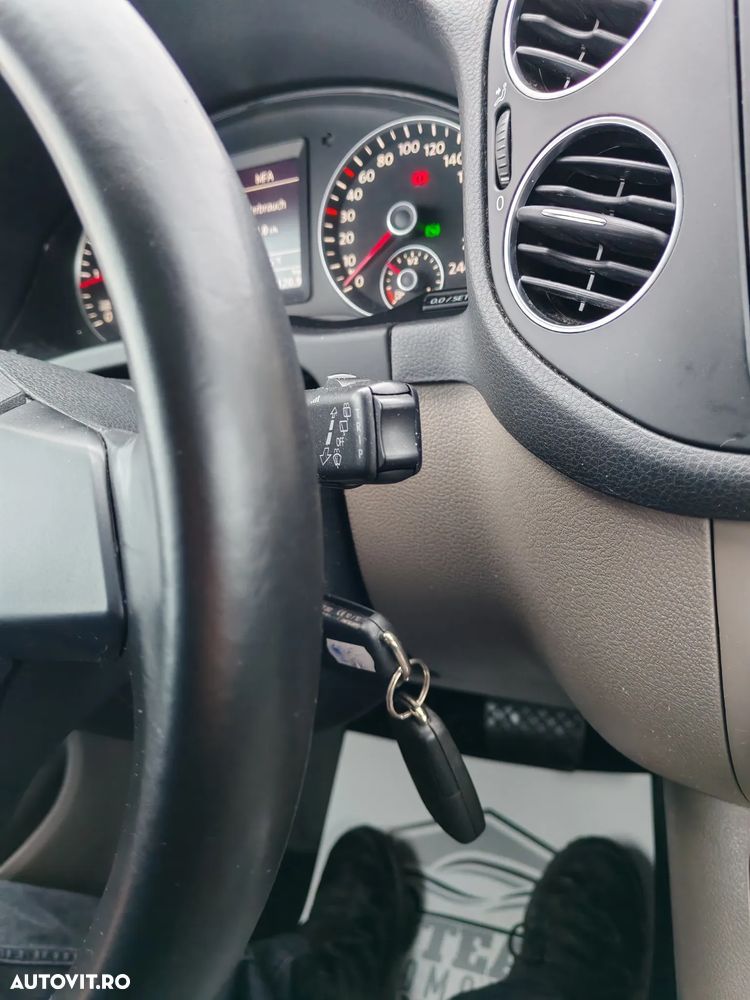 Volkswagen Golf Plus 2.0 TDI DSG Comfortline - 17