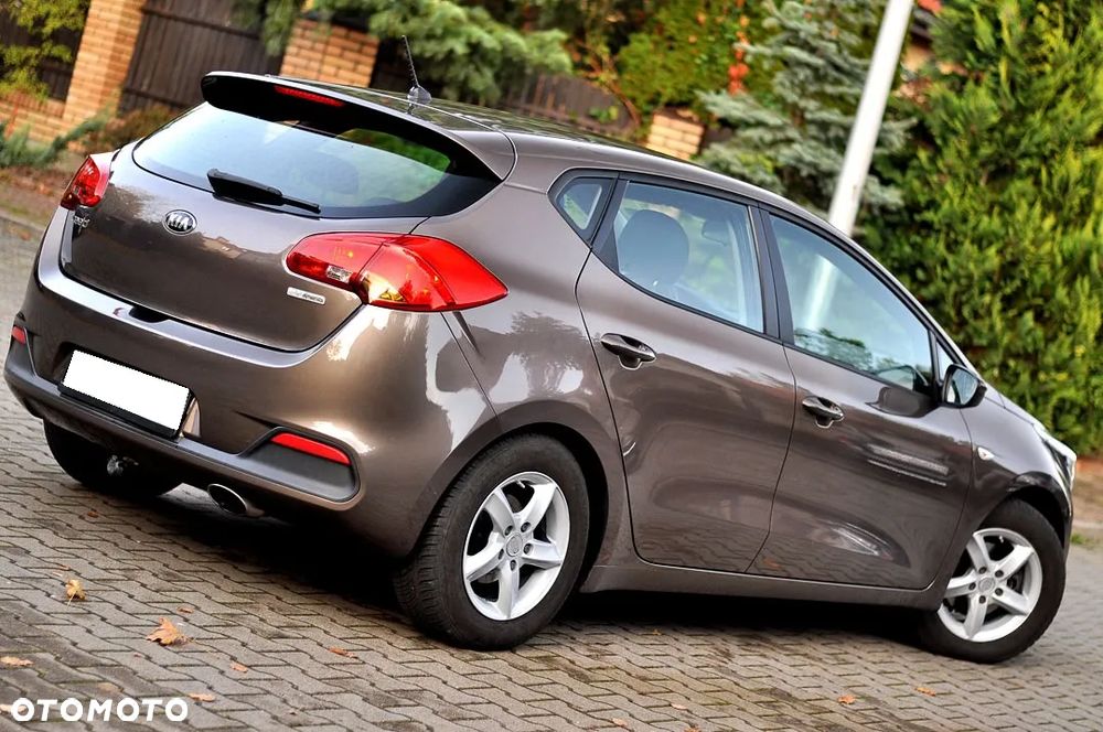 Kia Ceed 1.4 CVVT Dream Team Edition - 4