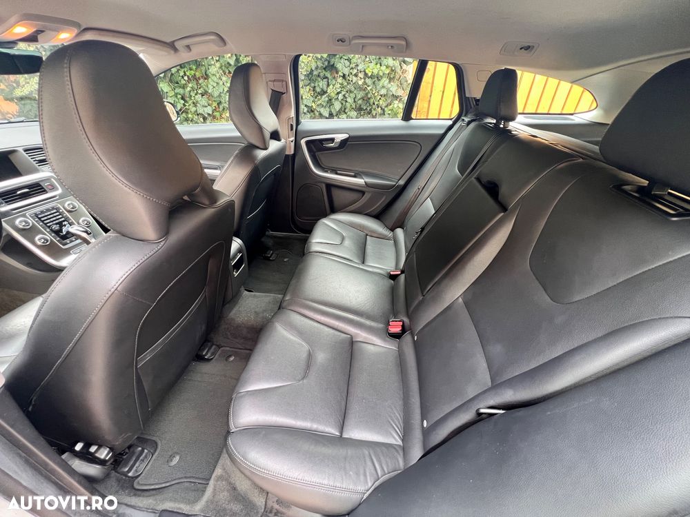 Volvo V60 D6 Plug-In-Hybrid AWD Geartronic Momentum - 9