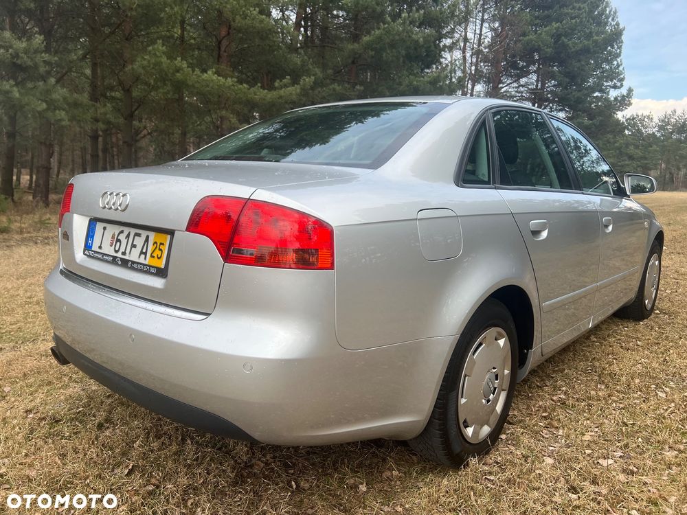 Audi A4 Limousine - 8