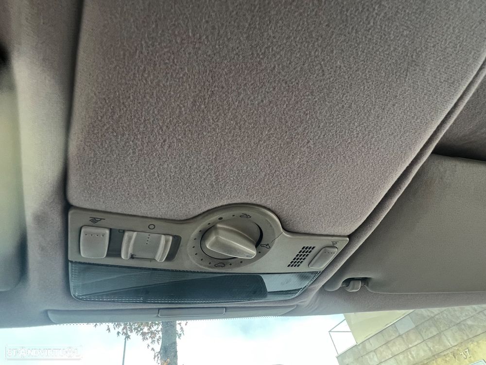 VW Golf 1.9 TDi 25 Anos - 12